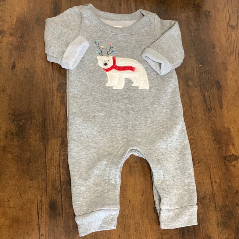 Gap long sleeve onesie polar bear winter theme